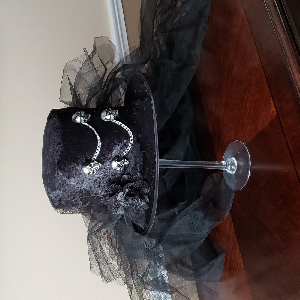 Black Skull Top Hat with Vale and Flower